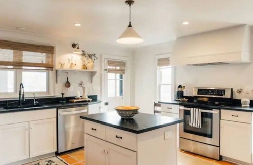 Hudson House | New Charming 3-bedroom 1892 Farmhouse 3min from downtown Hudson, NY