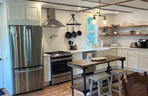 South Londonderry House | New! Cozy 4bedroom autumn and winter retreat in the heart of S. Londonderry, VT