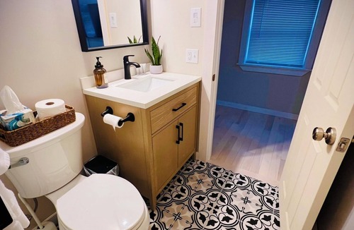 South Hero Apartment | NEW! Cozy Guest House with WiFi, Coffee Bar & Sunsets