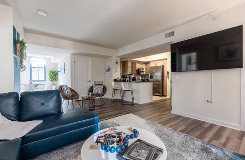 Aurora Highlands Apartment | NEW! CozyGram DLuxe-WiFi-DCA-Amazon HQ