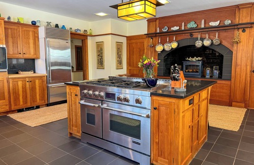 Lebanon House | NEW - Designer Home - Mins to Lebanon/Hanover - Chef's Kitchen - Sauna -Sleeps 8