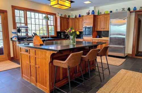 Lebanon House | NEW - Designer Home - Mins to Lebanon/Hanover - Chef's Kitchen - Sauna -Sleeps 8