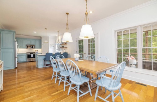 Bracey House | New! Family time. Hot Tub, Pool Table, Firepit, Dock, Kayaks. Screened Porch