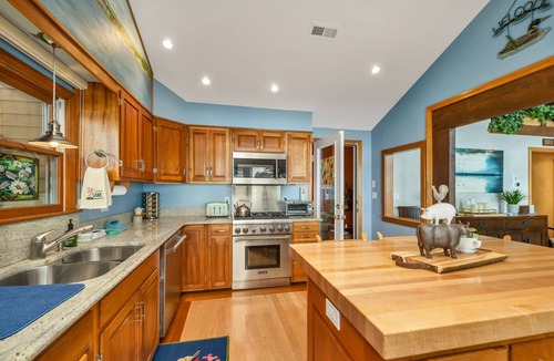Center Tuftonboro House | New for 2023 Magical Mirror Lake Home Dock For 20ft Boat Sleeps 9