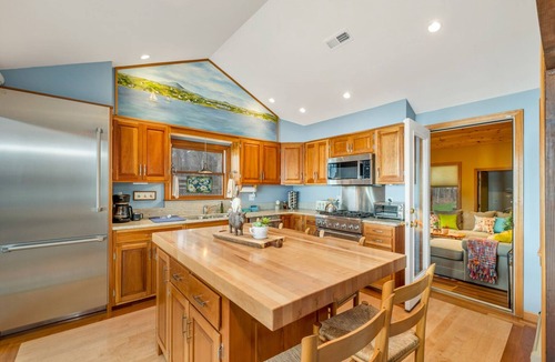 Center Tuftonboro House | New for 2023 Magical Mirror Lake Home Dock For 20ft Boat Sleeps 9