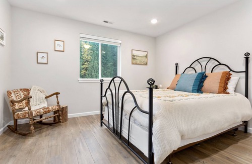 Bellingham House | New home on peaceful 5acr +hotub & dry sauna - Close to biking/hiking & downtown