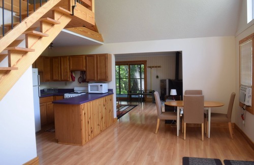 Lost River Cabin | New HVAC for ALL SEASON Rental - Almost Heaven Red Bud Haven - Plug Into Nature