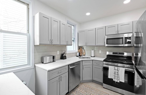Hoboken Apartment | New! King Bed, Game Room, 20 Mins to NYC, 1800 sqft, Seconds to NYC Skyline view