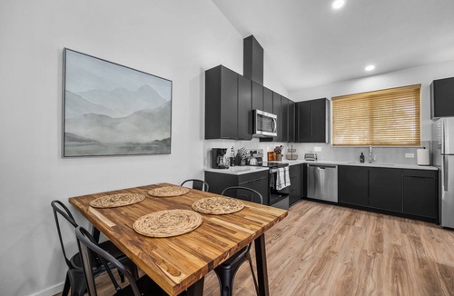Old Farm District House | New Listing! Black Butte Cottage ~ Close to Old Mill ~ Dog Friendly!