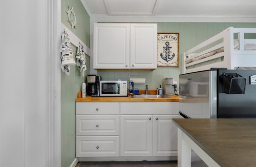 Hyannis Apartment | [New Listing] Cozy Studio near the Beach and Main Street - Captain Gosnold - 18C