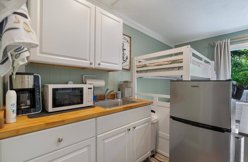 Hyannis Apartment | [New Listing] Cozy Studio near the Beach and Main Street - Captain Gosnold - 18C