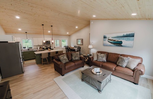 Norway House | NEW! Modern Getaway - Hot Tub/Fire Pit/Pool table
