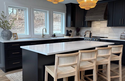 Howard Cabin | NEW Modern luxury 4-bedroom Aframe with WiFi and HOT TUB in Howard