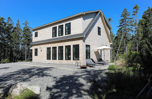 Bernard House | New Modern Retreat in Bernard