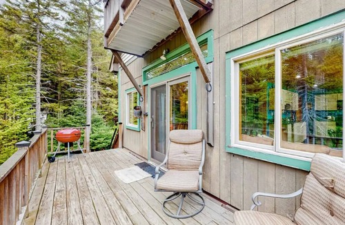 Mount Holly Cabin | NEW Private Cabin W/Hot Tub/Dog Friendly/Games
