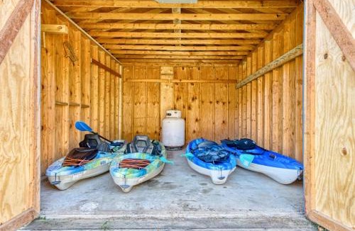 Belspring House | New River 3BR - Fishing, Hot Tub and VT Game Weekends