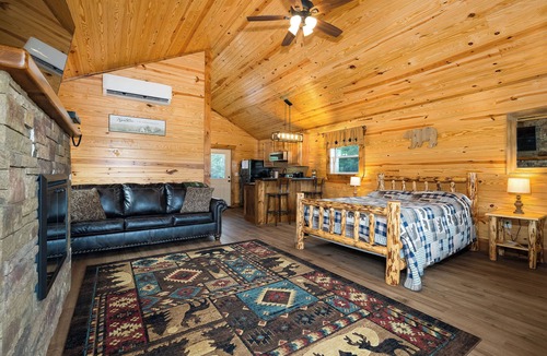 Stanley Cabin | New Romantic LURAY Couples Log Cabin #3 Hot Tub Stone Fireplace Mountain Viewn