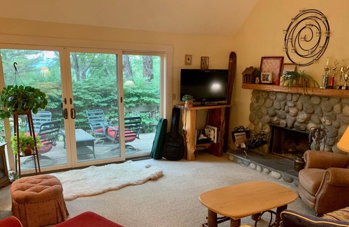West Hartford Condo | New ski-on/ski-off premium stand-alone condo in heart of Quechee!