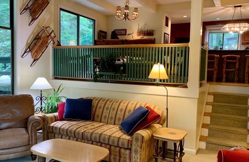 West Hartford Condo | New ski-on/ski-off premium stand-alone condo in heart of Quechee!