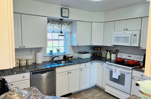 Accord House | NEW: Stylish, clean and comfortable 4-bedroom country home located in Accord