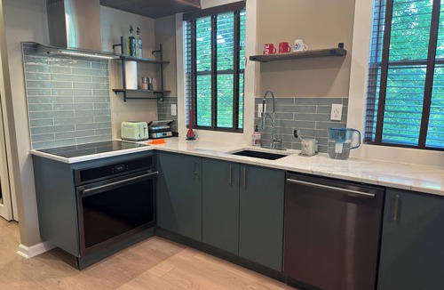 Historic Downtown Apartment | NEW! Urban Oasis, Chic 3-BR 2-BA Corner Unit, Steps Away from NYC!