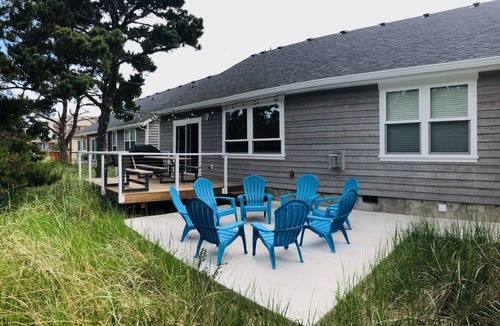 Kiwanda Shores House | Newer construction open floor plan two blocks from the beach in Kiwanda Shores!