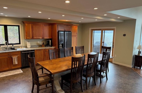 Bristol House | Newfound Lakefront Retreat – 4BR Huge Deck Private Dock and Water Toys!