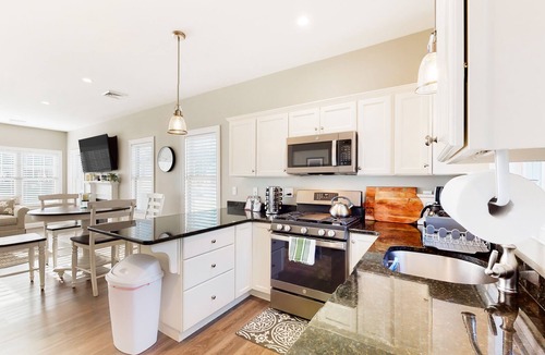 Arundel House | Newly built cottage with gas fireplace, patio, pool & gym - near Kennebunkport
