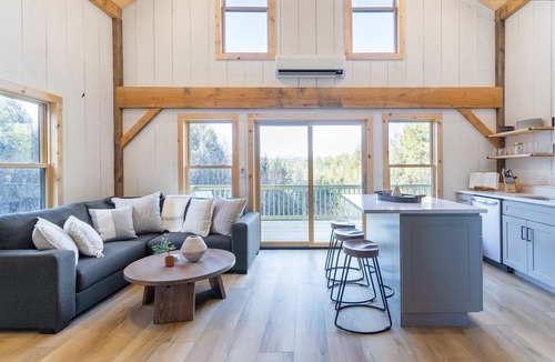South Londonderry Cabin | Newly built Vermont secluded cabin retreat with AC and brand new Hot Tub!