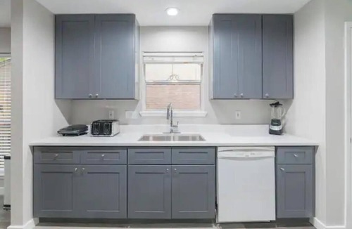 Panther Creek House | Newly furnished 1 story + Office Desk in Woodlands