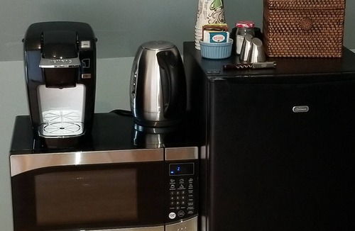 Watertown Apartment | Newly refurbished, Sunny bright In-law suite.15 minute easy drive to Boston