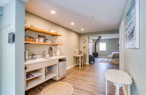 Seaside House | Newly Remodeled Inn Studios and Suite Near the Beach!