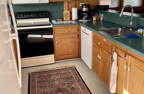 Saybrook Manor Cottage | Newly Renovated Beach Cottage in Old Saybrook CT - AIR CONDITIONED - ACADEMIC