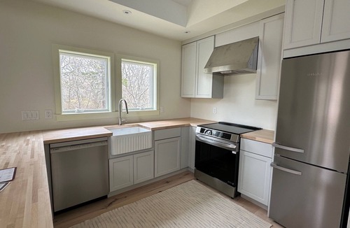 Chilmark Cottage | Newly Renovated Charming Guest House in Chilmark with WiFi, AC, Covered Porch