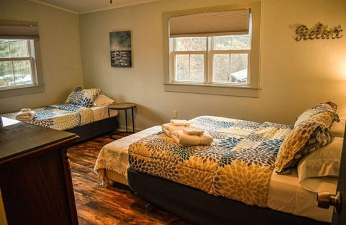 Goshen House | Newport Sunshine/Brook Road Inn