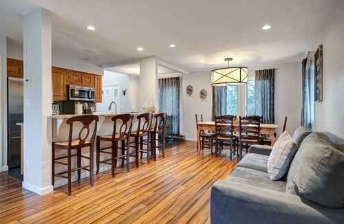 West Hartford Condo | Next to Golf, Walk to Club - Lakeland Village 5B