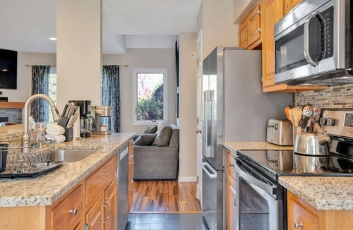 West Hartford Condo | Next to Golf, Walk to Club - Lakeland Village 5B