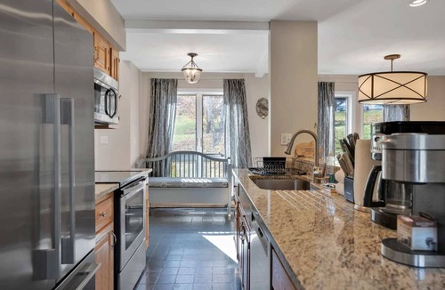West Hartford Condo | Next to Golf, Walk to Club - Lakeland Village 5B