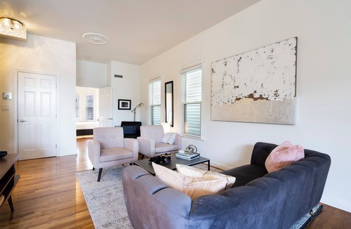 Jeffries Point Apartment | Next to ocean, 5 min to downtown or to the airport by T