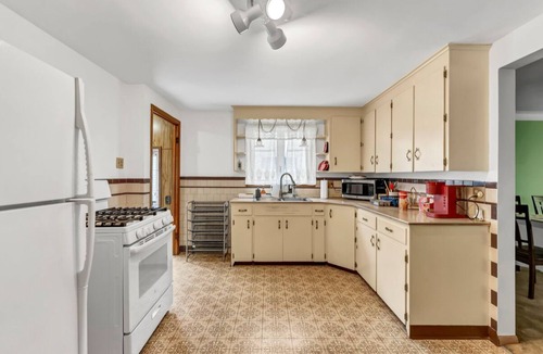 Cheektowaga House | Niagara Falls, Highmark, Buffalo Vacation House