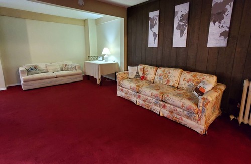 Downtown Niagara Falls Apartment | ♥Niagara Falls State Park 6 minutes away!♥☆Spacious 2 br ENTIRE Apartment!☆