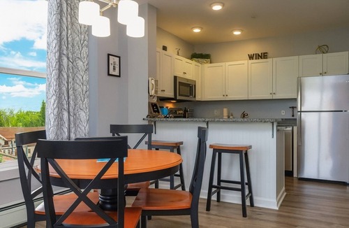 Stratton Mountain Condo | ★No Cleaning Fee★10% OFF★Walk To Mountain★Amenities+