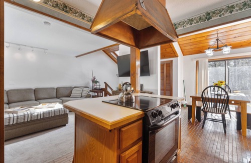 North Conway Condo | North Conway Getaway! Stonehurst Village Condo - 2,500 Sq. Ft