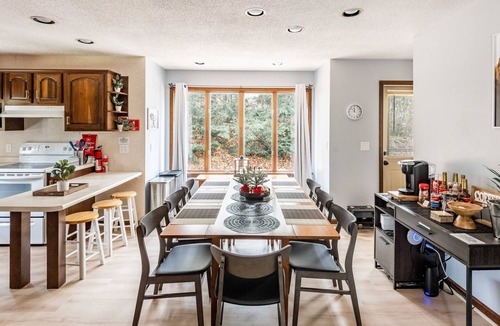 Birch Hill House | North Conway Home with Hot tub on Deck, Arcade, Billiards, PingPong, Music Room