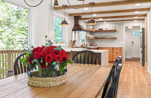 Norwich Cottage | Norwich Cottage 3BD/2BA - 1mi to Dartmouth