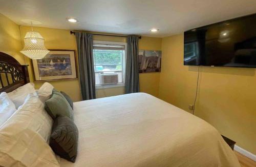 Georgetown House | Nothing Fancy Older Pet Friendly Home near I 95