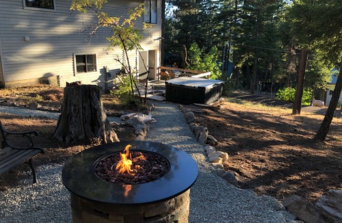 Roslyn Ridge House | NOW OPEN WKND! SEPTEMBER DATES AVAILABLE! QUIET, PRIVATE, VIEWS, SPA ,FIRE-PIT.
