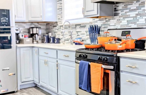 Elmont House | NY VIBEZ HOUSE! Cool Smart Home-2min to UBS Arena-10min to JFK/LGA-Free Parking!