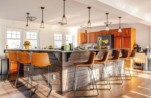 Cornwall House | NYC Getaway - Woodbury Commons, Storm King, Skiing