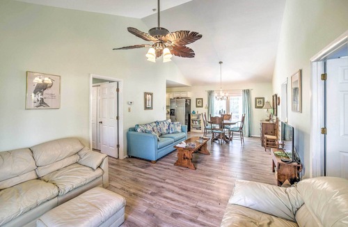 Long Beach House | Oak Island Home w/Yard < 1 Mi to the Beach!